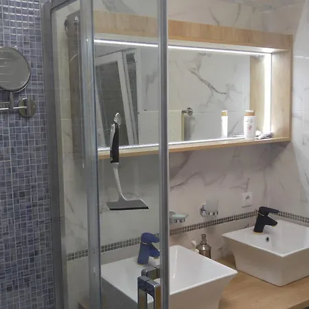Διαμέρισμα Shopping,airport,parking,ring Road 100sqm Comfort *